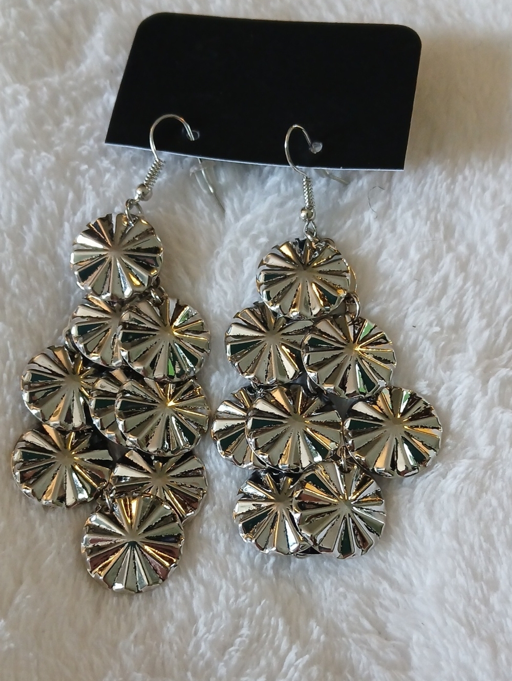 🎵 Silver Cluster Disc Dangle Earrings - NWT ON CARD